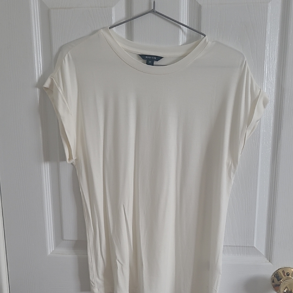 RW&CO Cream Cap Sleeve Relaxed Tee